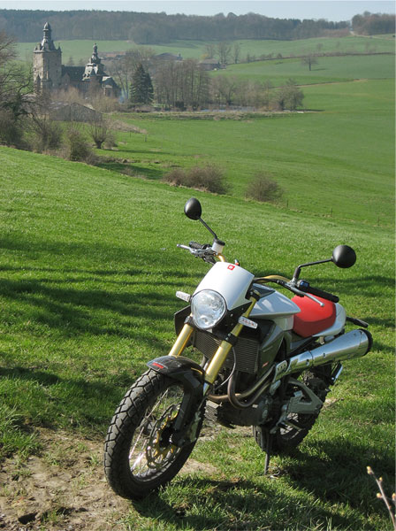 A motorcycle with a castle in the background